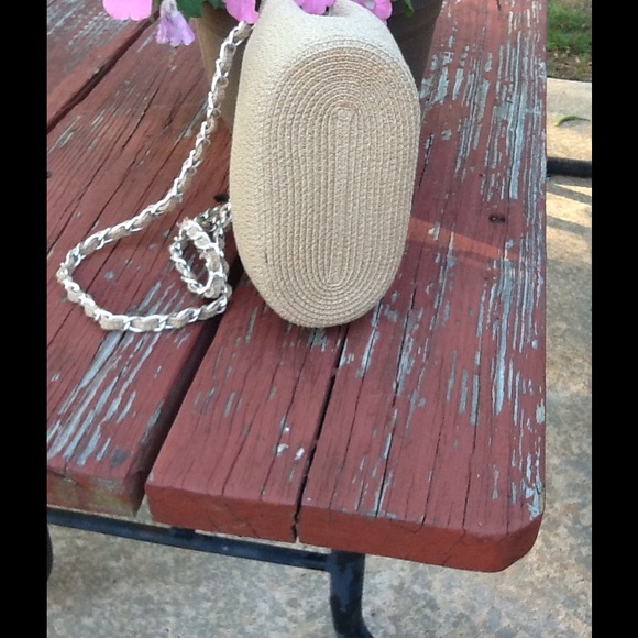 Beautiful🌸 "WOVEN-STYLE" bag - Picture 4 of 4