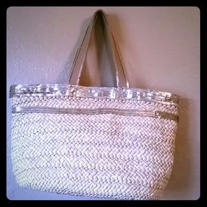 Adorable straw tote for the beach!????