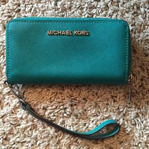 Michael kors wristlet