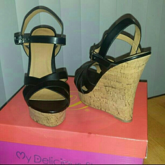 NWOT Black Wedges
