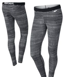 Nike Leg-A-See Print Tights / Leggings