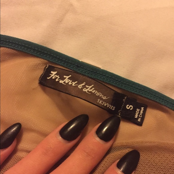 ✨✨ Bat Your Lashes Bralette ✨✨ - Picture 3 of 3