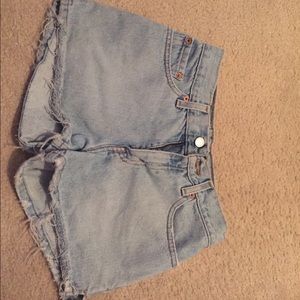 Levi high waisted shorts! SZ1/24-25