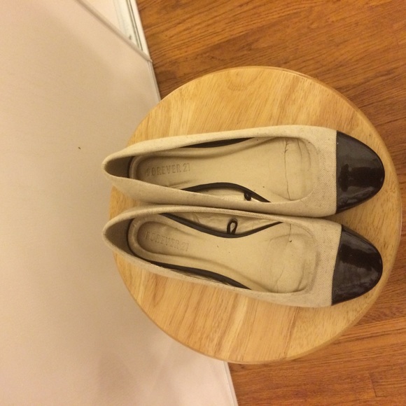 Adorable flats - Picture 2 of 3