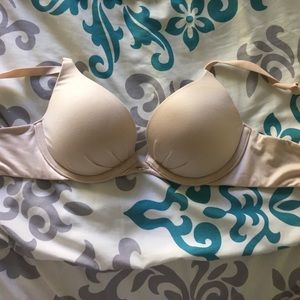Nude VS bra