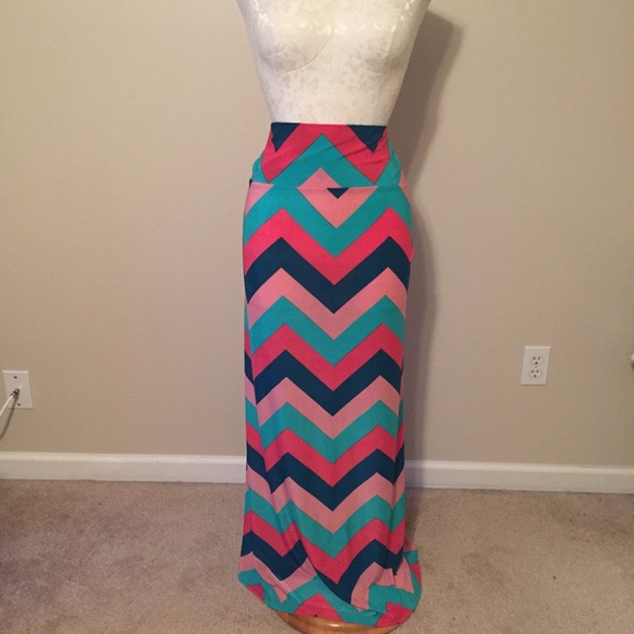 🚫SOLD IN BUNDLE NEW Pink & Mint Chevron Skirt - Picture 2 of 2
