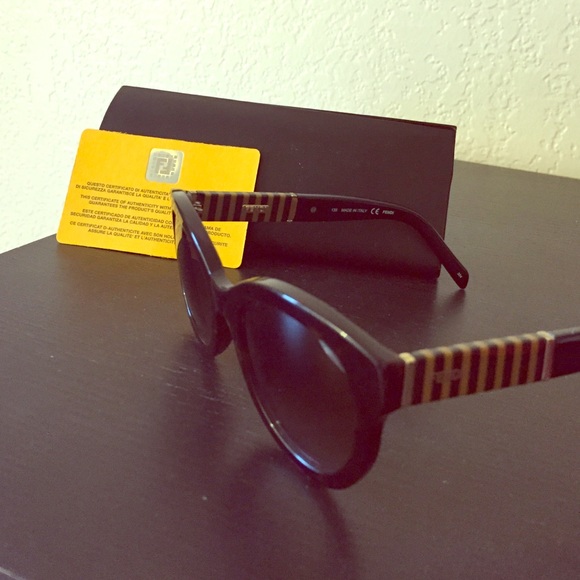 ❤️HOST PICK❤️ Fendi Havana/black color sunglasses