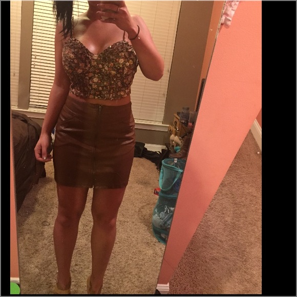 Crop top! - Picture 2 of 4