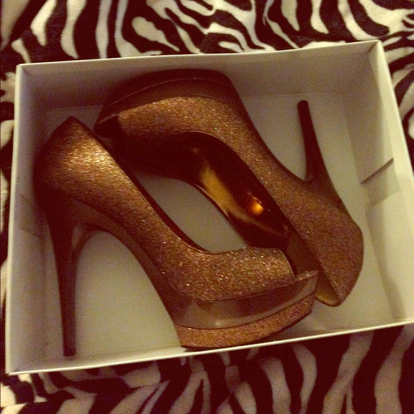 A bronze pair of 4 inch heels,worn 1x size 11 - Picture 1 of 2