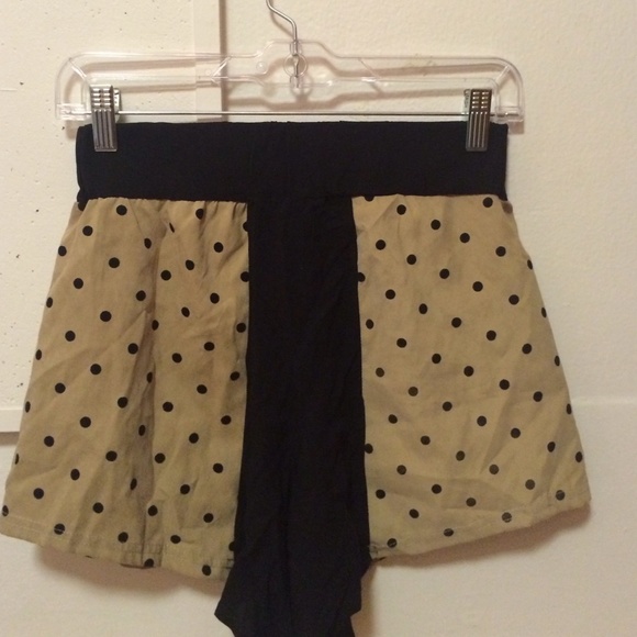 Polka dot flowy shorts!