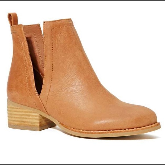 Muskrat by Jeffrey Campbell in Tan