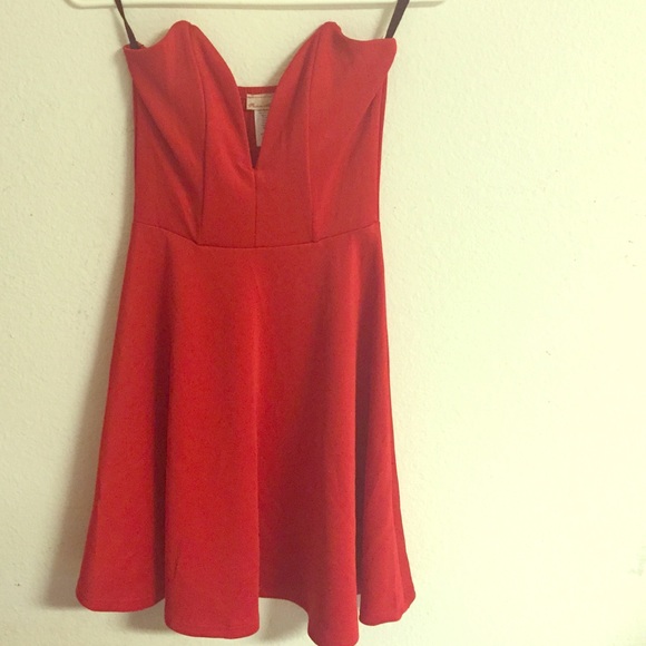 red strapless dress 👗
