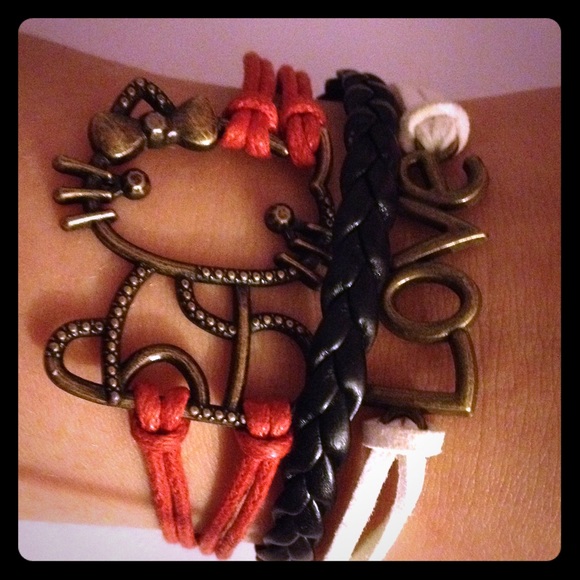 Hello Kitty Connected Bracelets