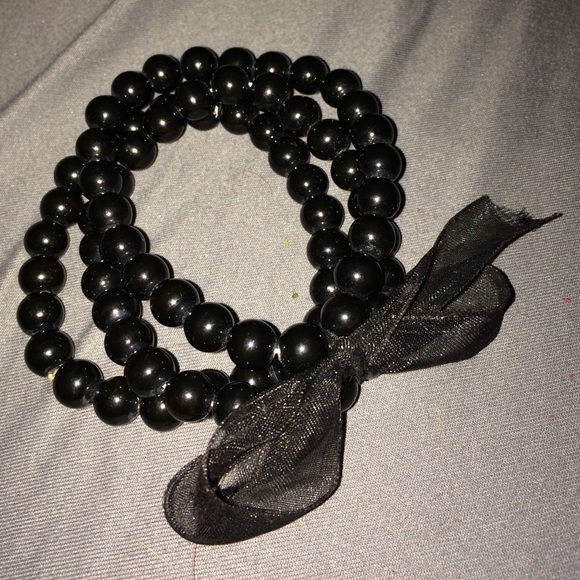 Bundle of 3 bracelets connected with a lace bow - Picture 2 of 2