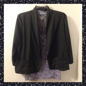 FINAL PRICE Classy black cropped blazer