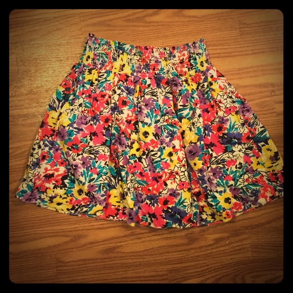 Forever 21 Dresses & Skirts - Beautiful floral skirt