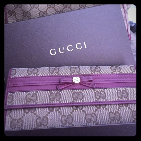 ✨✨ reserved ✨✨ do not buy!!! Gucci Wallet!!!