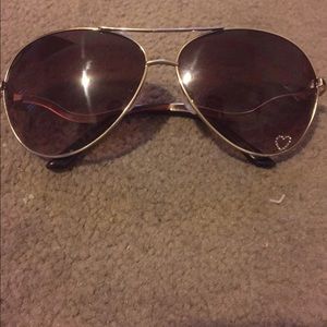 Authentic guess aviator sunglasses.