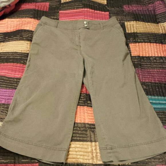 SOLD: Dark Khaki Capri