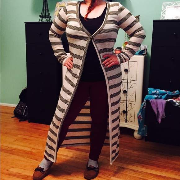 Black beige and white duster