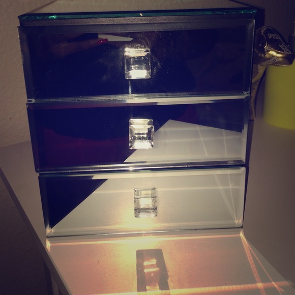 Jewelry box