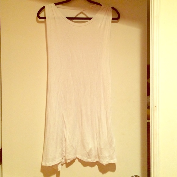 Tshirt dress with open back.