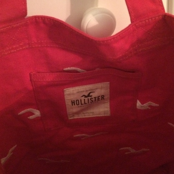 Red hollister bag - Picture 2 of 2