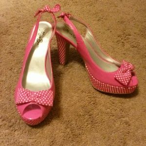 Pink bow polka dot slingback pumps