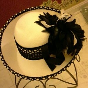 Lady's hat