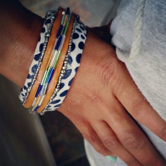 Trendy bangle! - Picture 1 of 3