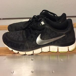Nike free runs 5.0 leopard print black and silver!