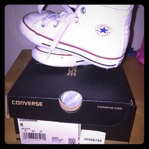 White girls toddlers Converse All Stars ✨