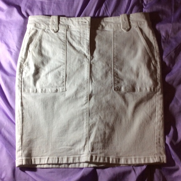 Ann Taylor off white denim skirt