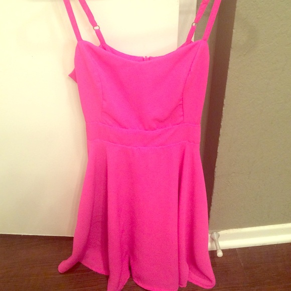 The cutest pink dress!! 😩