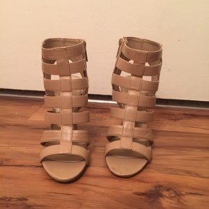 Super cute gladiator heels 💕