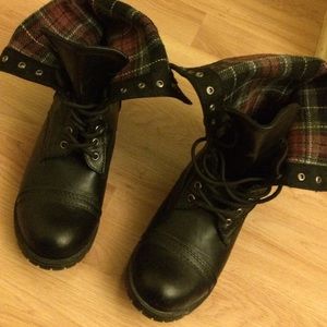 Lace up combat boots bundle with sandals