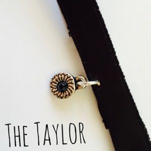 Handmade black velvet choker!