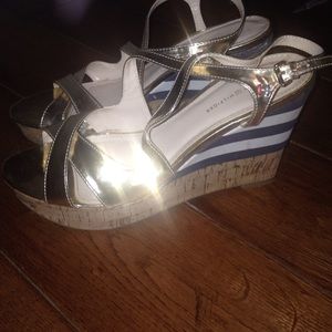 Tommy Hilfiger gold wedges size 8