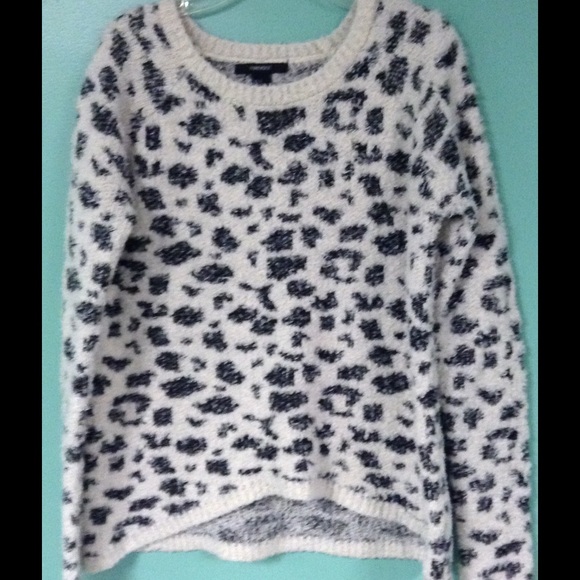 Forever 21 Sweaters - FOREVER21 FUZZY FURRY LEOPARD SWEATER