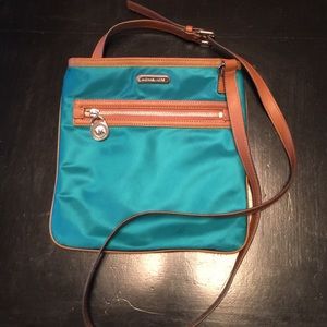 🎀 Michael Kors cross-body 🎀