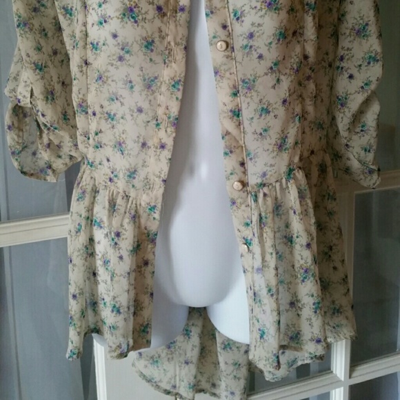 Button down blouse - Picture 2 of 4