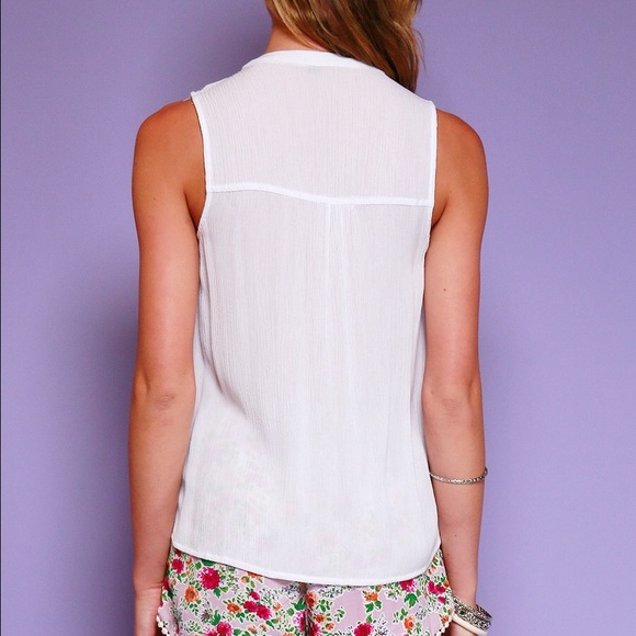LAST ONE!! White Tassel Top - Picture 2 of 3