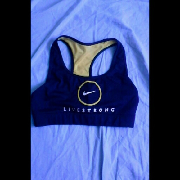 Nike Outerwear - Nike sportsbra 🚫Holding🚫