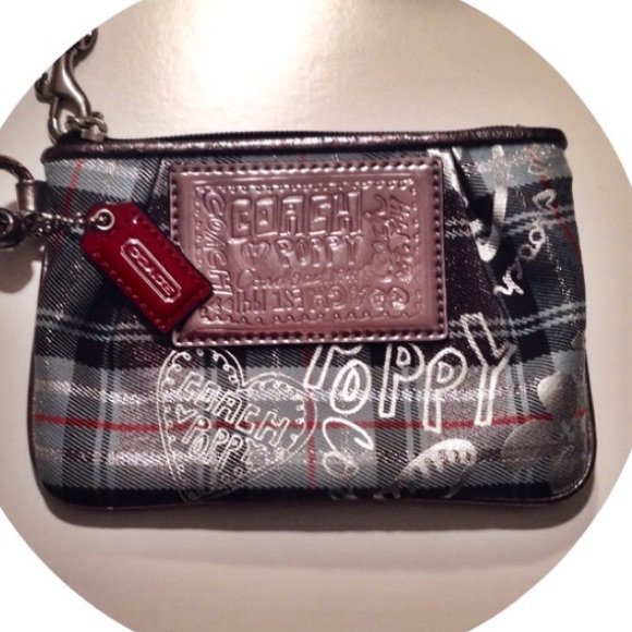 Coach Poppy Wristlet!