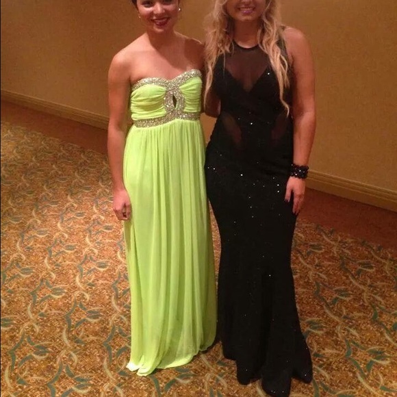 PROM DRESS!! 💖 - Picture 2 of 4