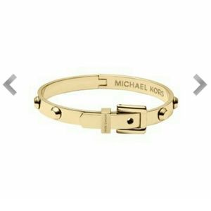 MK ASTOR GOLD - TONE BUCKLE BANGLE