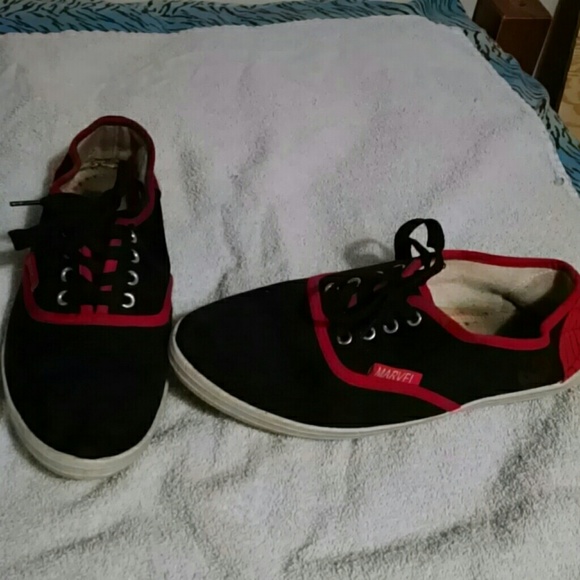 Spider-Man  Marvel shoes (size: 9)