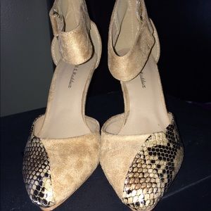 Tan suede pump