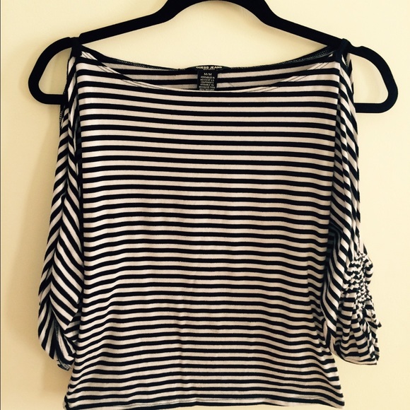 Medium Guess B&W striped 3/4 sleeve top
