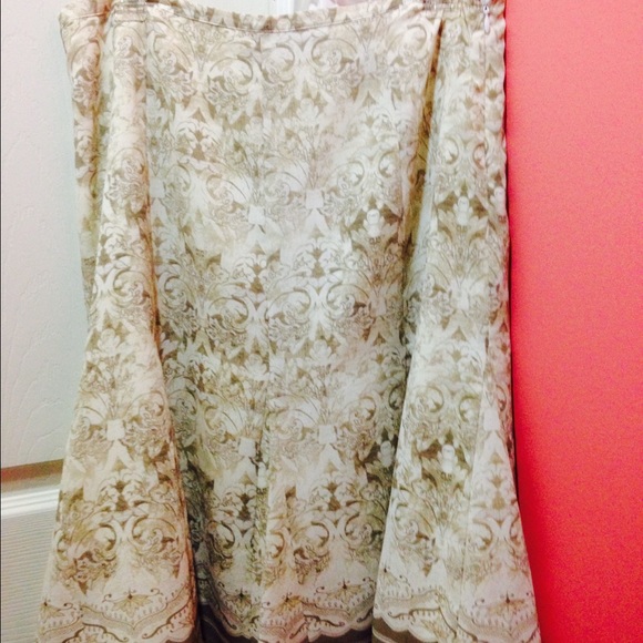 Skirt. Lined taupe off white floral Flared bottom. - Picture 2 of 2